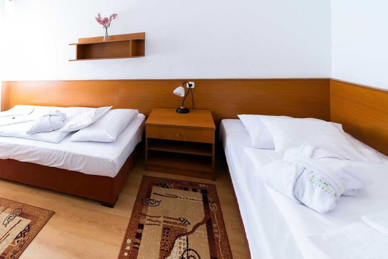 זלקרוס Napfeny Hotel מראה חיצוני תמונה