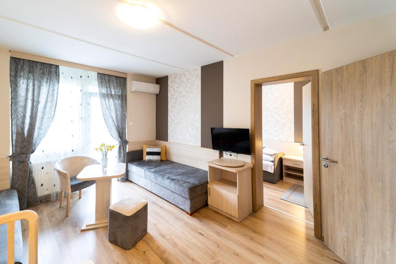 זלקרוס Napfeny Hotel מראה חיצוני תמונה
